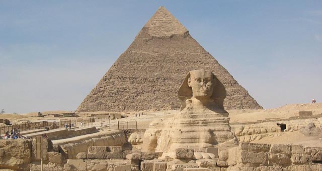 pyramid of khafre in Cairo, Egypt